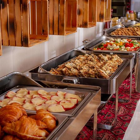 Lankaran Springs Wellness Resort Εξωτερικό φωτογραφία A buffet at a hotel