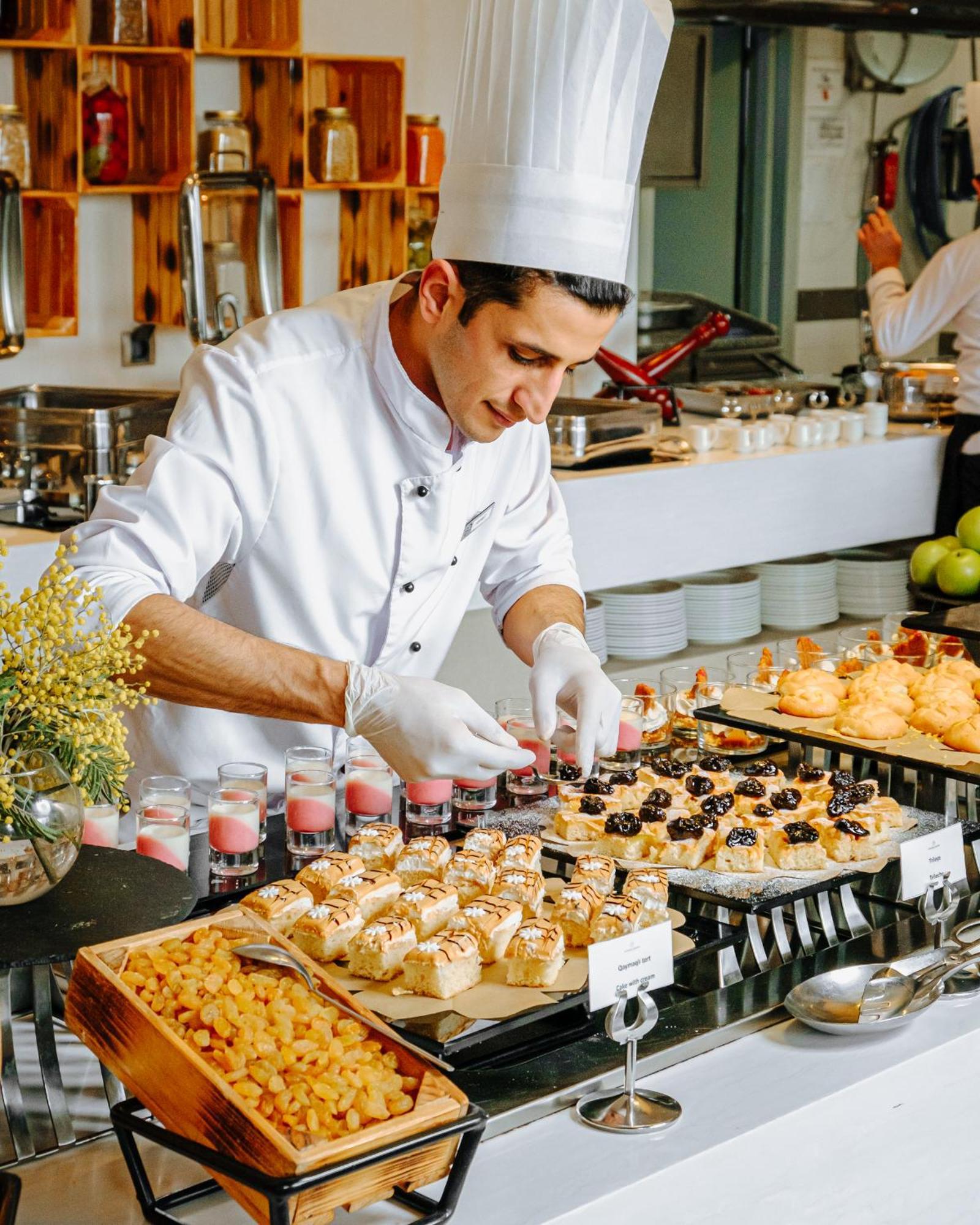 Lankaran Springs Wellness Resort Εξωτερικό φωτογραφία A pastry chef at work
