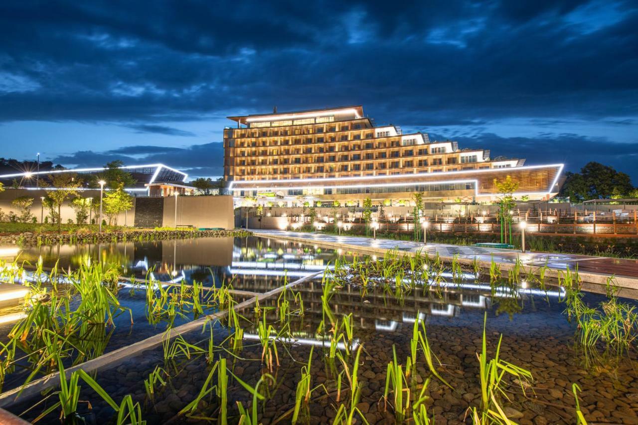 Lankaran Springs Wellness Resort Εξωτερικό φωτογραφία The hotel at night